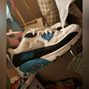 Air maxes , size 6 in women’s